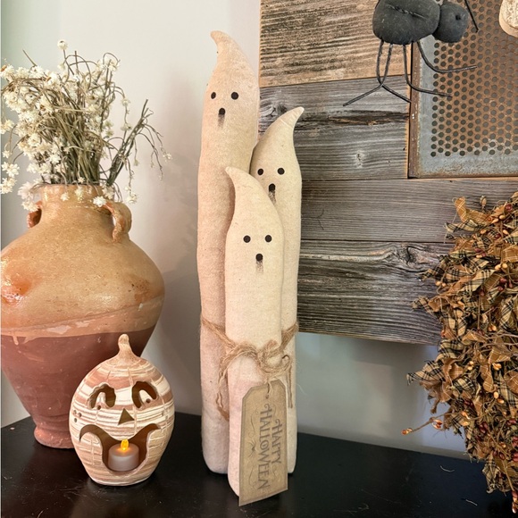 Handmade Primitive Ghost Halloween Decor with Tag - Picture 1 of 8